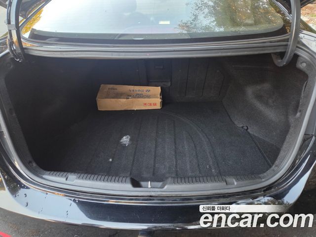 Hyundai Avante 1.6 GDi 10 Million Limited TUIX Edition II 2015 — фото 7