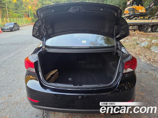 Hyundai Avante 1.6 GDi 10 Million Limited TUIX Edition II 2015 — фото 8