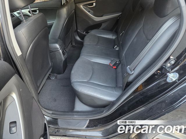 Hyundai Avante 1.6 GDi 10 Million Limited TUIX Edition II 2015 — фото 15
