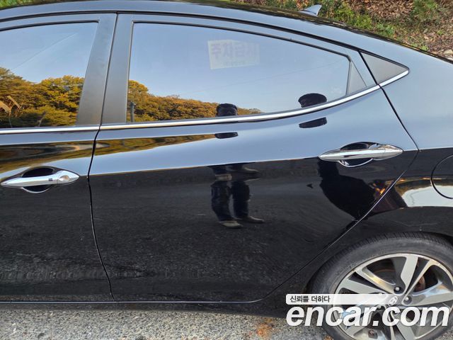 Hyundai Avante 1.6 GDi 10 Million Limited TUIX Edition II 2015 — фото 16
