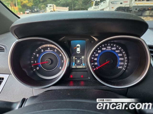 Hyundai Avante 1.6 GDi 10 Million Limited TUIX Edition II 2015 — фото 21