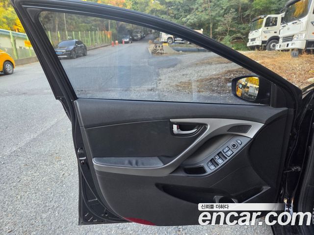 Hyundai Avante 1.6 GDi 10 Million Limited TUIX Edition II 2015 — фото 22