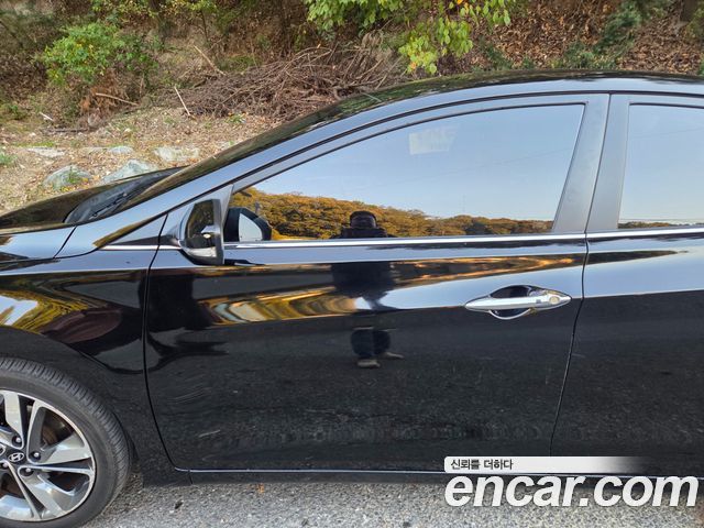 Hyundai Avante 1.6 GDi 10 Million Limited TUIX Edition II 2015 — фото 23