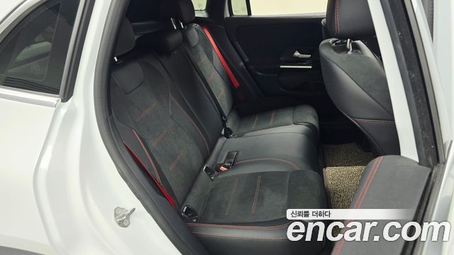 Mercedes-Benz GLA-Class (H247) GLA45 AMG 4MATIC+ 2021 — фото 11