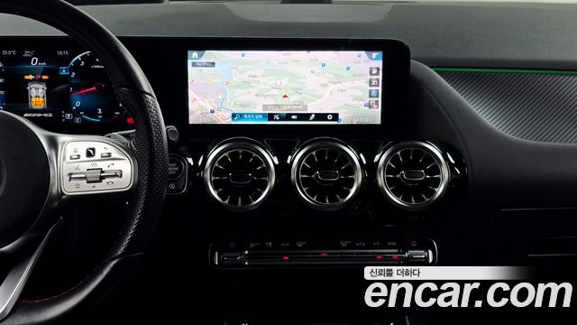 Mercedes-Benz GLA-Class (H247) GLA45 AMG 4MATIC+ 2021 — фото 13