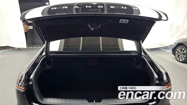 Hyundai Grandeur (GN7) 2,5 Gasoline 2WD Exclusive 2023 — фото 17