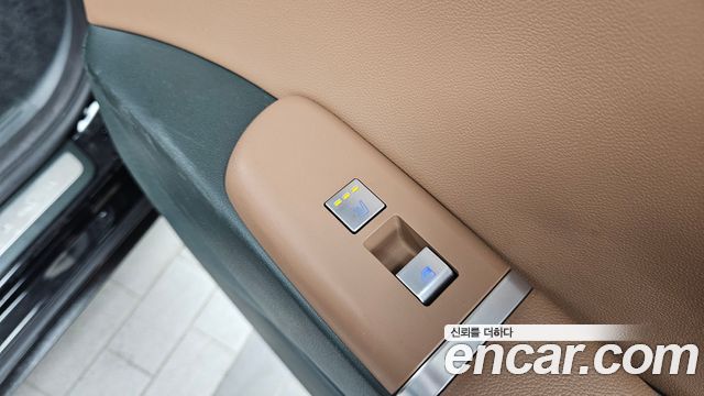 Hyundai Grandeur (GN7) 2,5 Gasoline 2WD Exclusive 2023 — фото 30