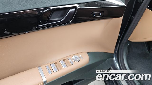 Hyundai Grandeur (GN7) 2,5 Gasoline 2WD Exclusive 2023 — фото 30