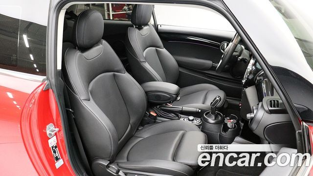 MINI Cooper Classic Plus 3rd 2024 — фото 15