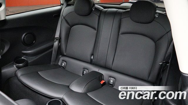 MINI Cooper Classic Plus 3rd 2024 — фото 16