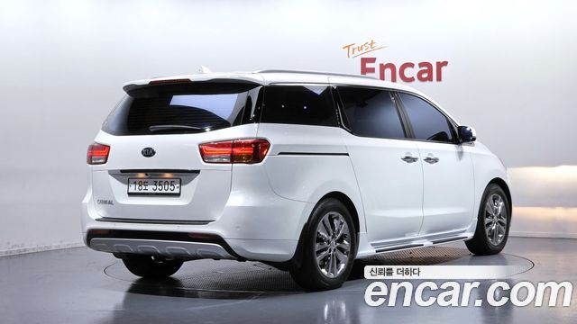 Kia Carnival 9-seater Noblesse 2016 — фото 2