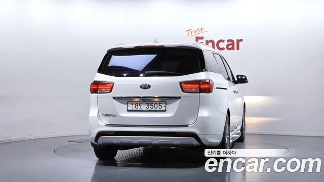 Kia Carnival 9-seater Noblesse 2016 — фото 4