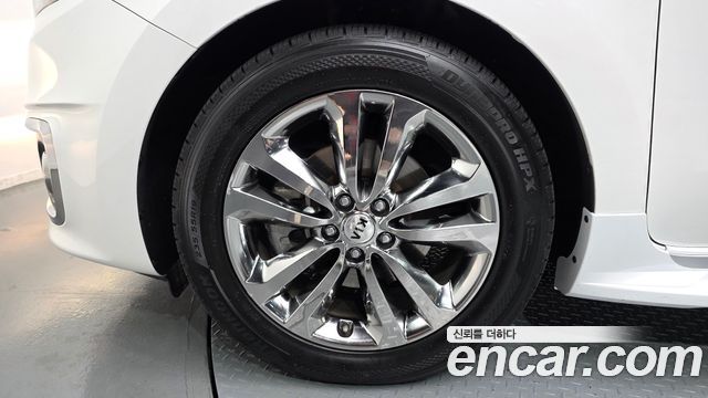 Kia Carnival 9-seater Noblesse 2016 — фото 5