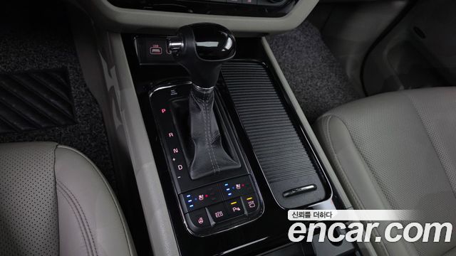Kia Carnival 9-seater Noblesse 2016 — фото 9