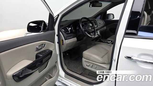 Kia Carnival 9-seater Noblesse 2016 — фото 10