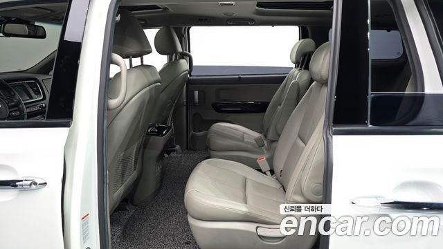 Kia Carnival 9-seater Noblesse 2016 — фото 12