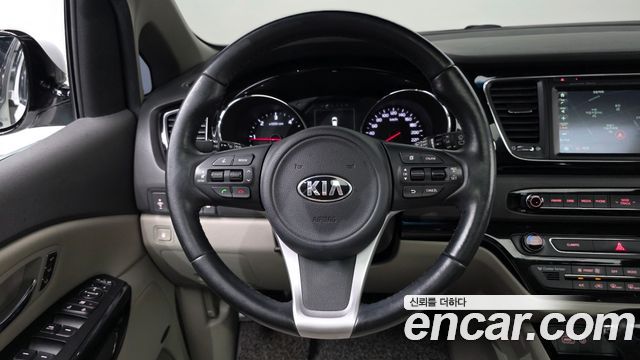 Kia Carnival 9-seater Noblesse 2016 — фото 13