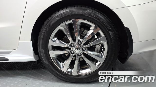 Kia Carnival 9-seater Noblesse 2016 — фото 21