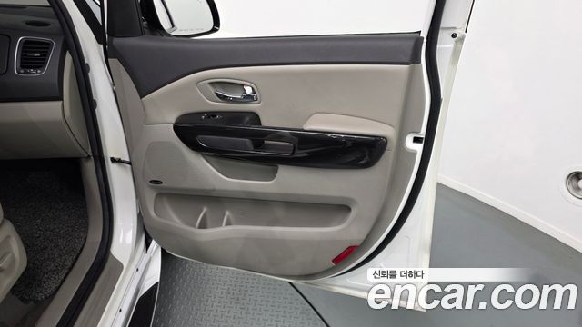 Kia Carnival 9-seater Noblesse 2016 — фото 25