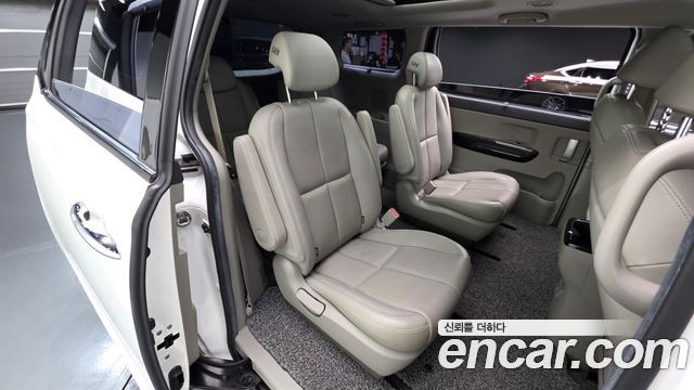 Kia Carnival 9-seater Noblesse 2016 — фото 26