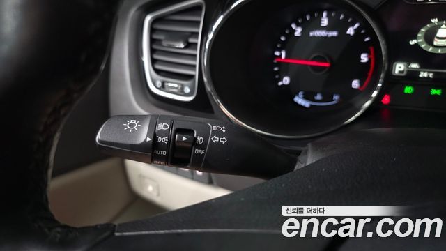 Kia Carnival 9-seater Noblesse 2016 — фото 30