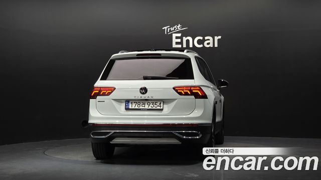 Volkswagen Tiguan Allspace 2.0 TSI Prestige 2023 — фото 4