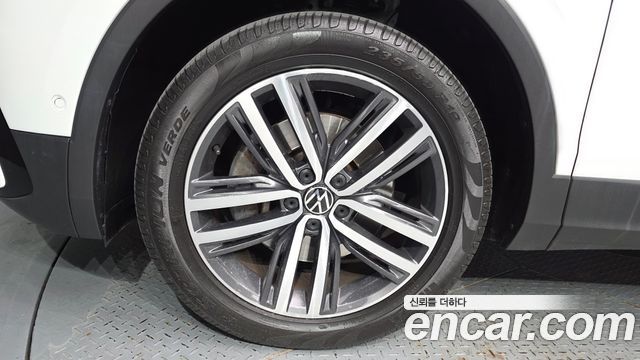 Volkswagen Tiguan Allspace 2.0 TSI Prestige 2023 — фото 5
