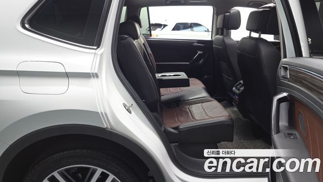 Volkswagen Tiguan Allspace 2.0 TSI Prestige 2023 — фото 15