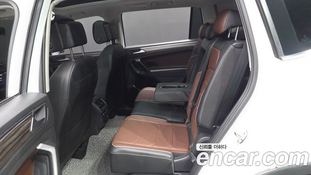 Volkswagen Tiguan Allspace 2.0 TSI Prestige 2023 — фото 16