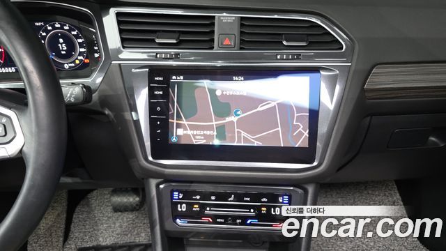 Volkswagen Tiguan Allspace 2.0 TSI Prestige 2023 — фото 17