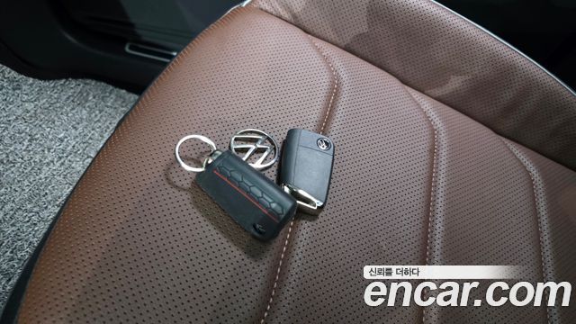 Volkswagen Tiguan Allspace 2.0 TSI Prestige 2023 — фото 20