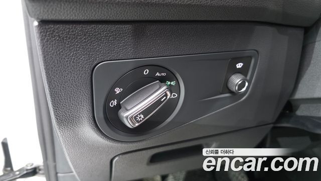 Volkswagen Tiguan Allspace 2.0 TSI Prestige 2023 — фото 34