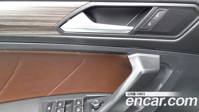 Volkswagen Tiguan Allspace 2.0 TSI Prestige 2023 — фото 36