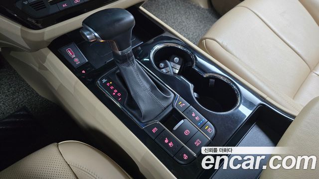 Kia Carnival Gasoline 7-Seater Limousine President 2019 — фото 9