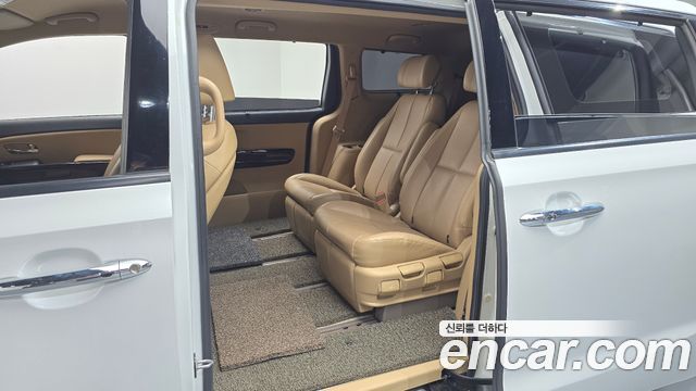 Kia Carnival Gasoline 7-Seater Limousine President 2019 — фото 11