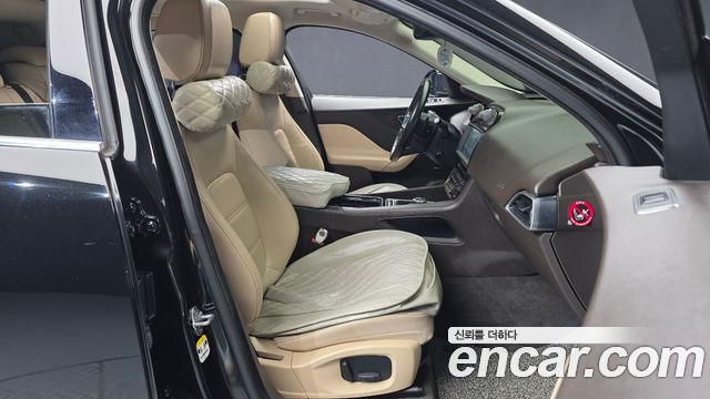 Jaguar F-PACE 20d Prestige 2018 — фото 11