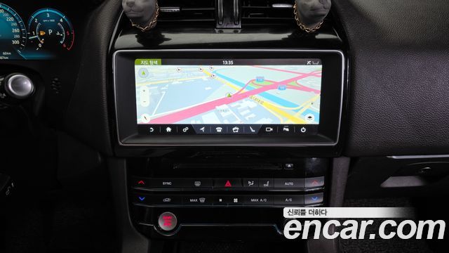 Jaguar F-PACE 20d Prestige 2018 — фото 14