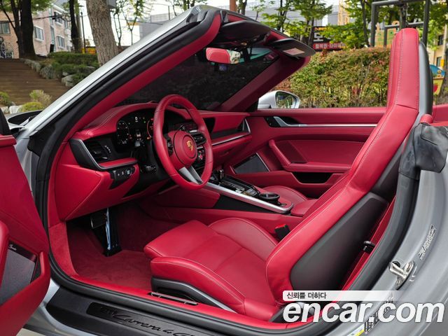 Porsche 911 (992) Carrera 4 GTS Cabriolet 2025 — фото 7