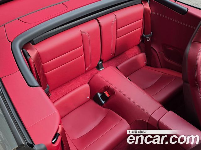 Porsche 911 (992) Carrera 4 GTS Cabriolet 2025 — фото 17