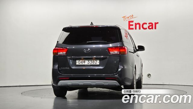Kia Carnival 9-seater Prestige 2018 — фото 4