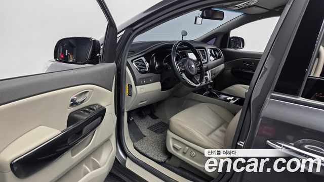 Kia Carnival 9-seater Prestige 2018 — фото 10