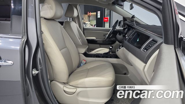 Kia Carnival 9-seater Prestige 2018 — фото 11