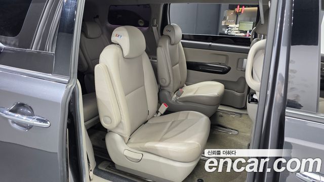 Kia Carnival 9-seater Prestige 2018 — фото 12