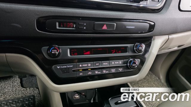 Kia Carnival 9-seater Prestige 2018 — фото 16