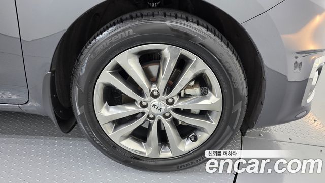 Kia Carnival 9-seater Prestige 2018 — фото 21