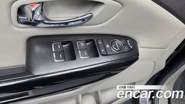Kia Carnival 9-seater Prestige 2018 — фото 29
