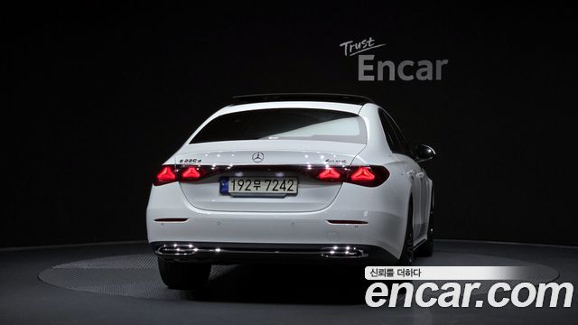 Mercedes-Benz E-Class (W214) E220d 4MATIC Exclusive 2024 — фото 4