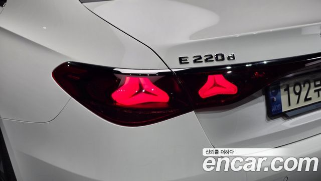 Mercedes-Benz E-Class (W214) E220d 4MATIC Exclusive 2024 — фото 23