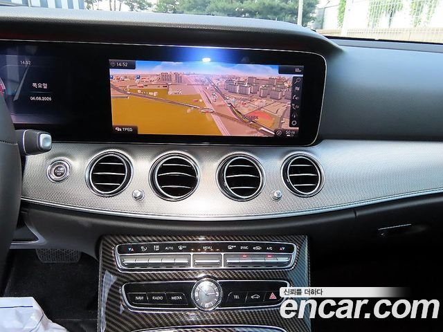 Mercedes-Benz E-Class (W213) E300 AMG Line 2019 — фото 17