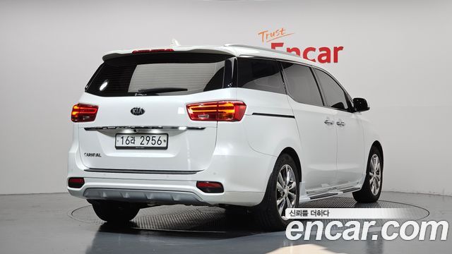 Kia Carnival 9-Seater Prstige 2019 — фото 2